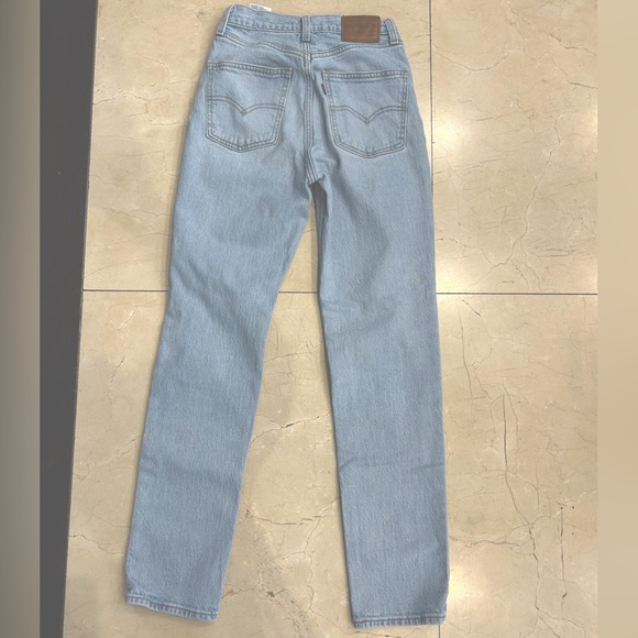 Women Levi’s 70’s High Rise Slim Straight  size 25 in Light Wash - Picture 5 of 8